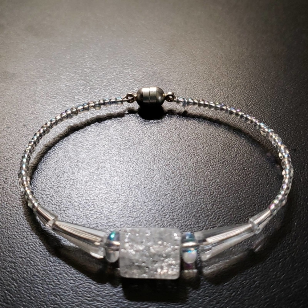 Crackled quartz & glass crystal bracelet